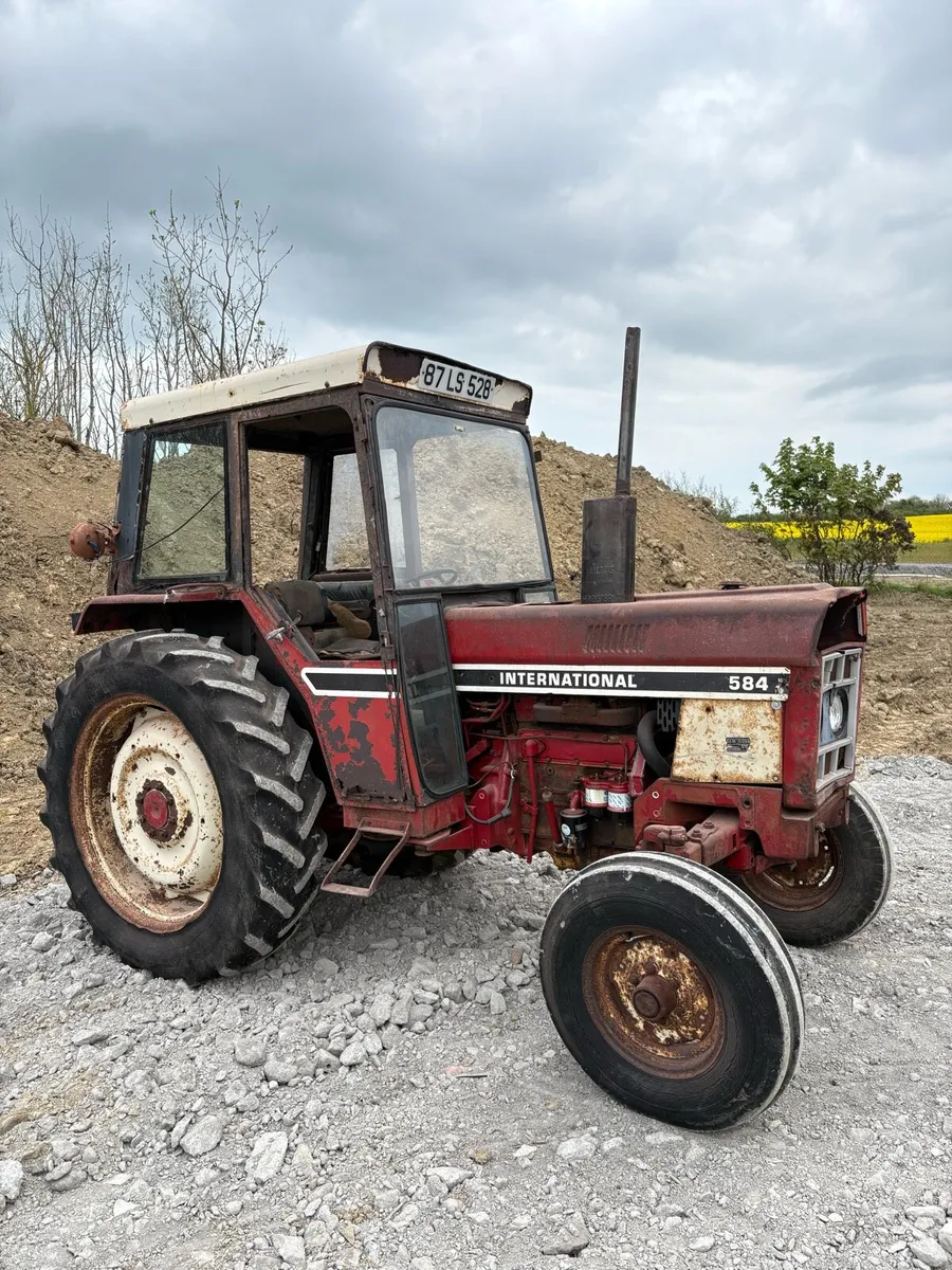 International 584 One Owner with Trailer - Image 2
