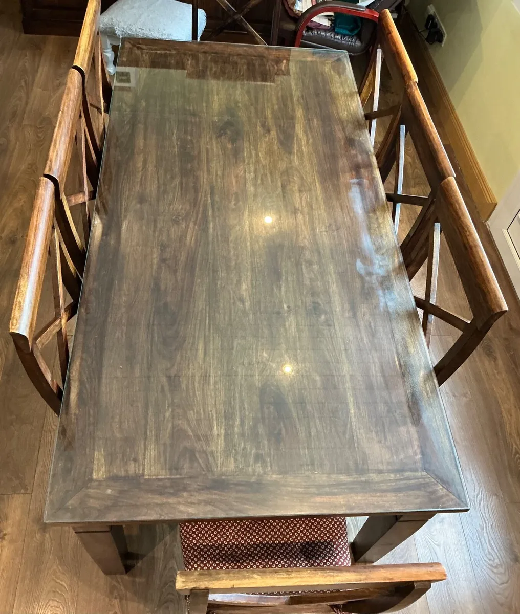 Dining table and 8 chairs - Image 1