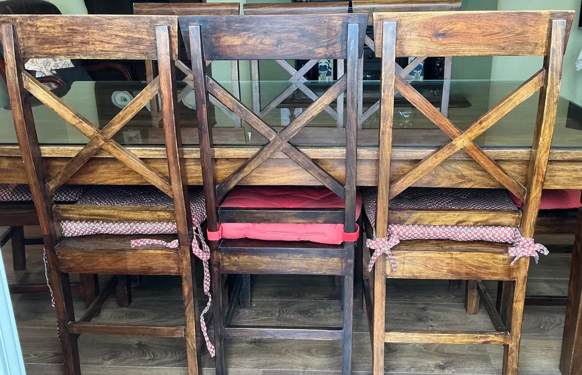 Dining table and 8 chairs - Image 2