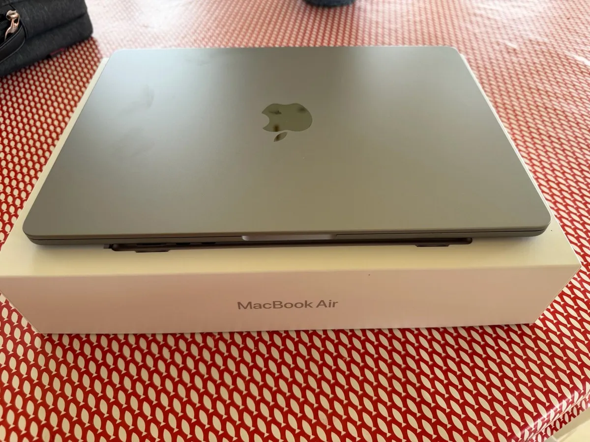 MacBook Air M2 - In Box - Like New - Image 2