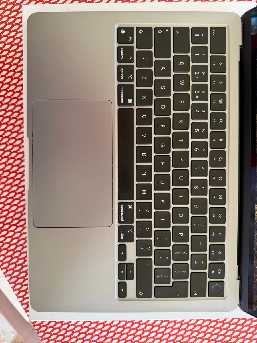 MacBook Air M2 - In Box - Like New - Image 3