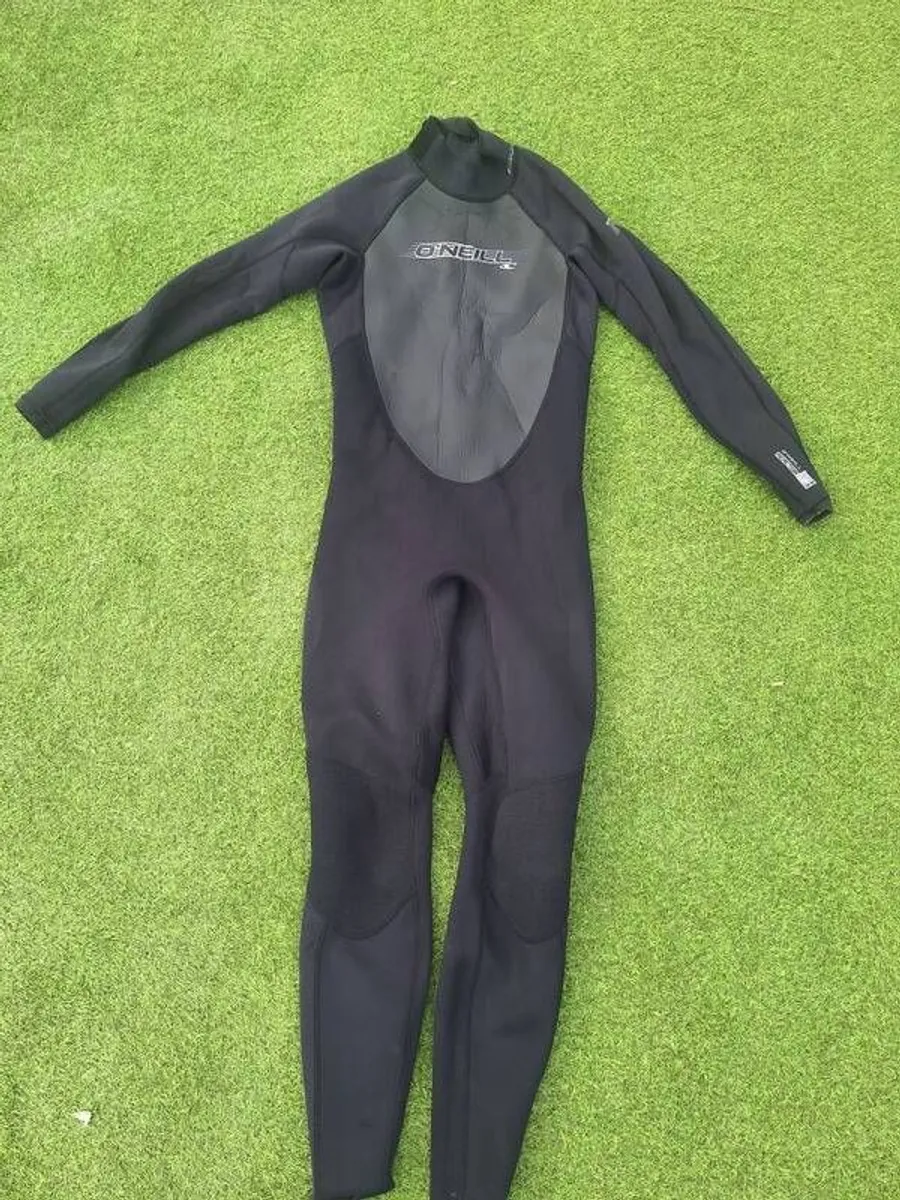 ONEILL wetsuit plus 2 kids wetsuits - Image 1