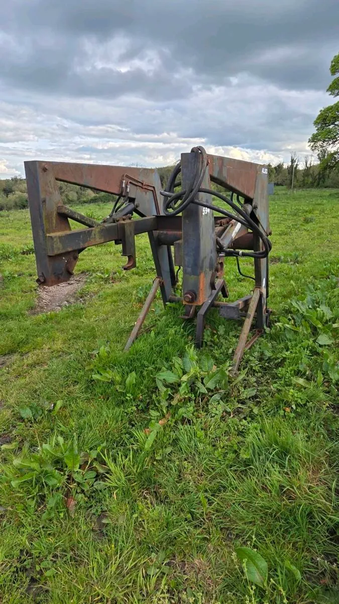 Front loader 0868530302 - Image 1