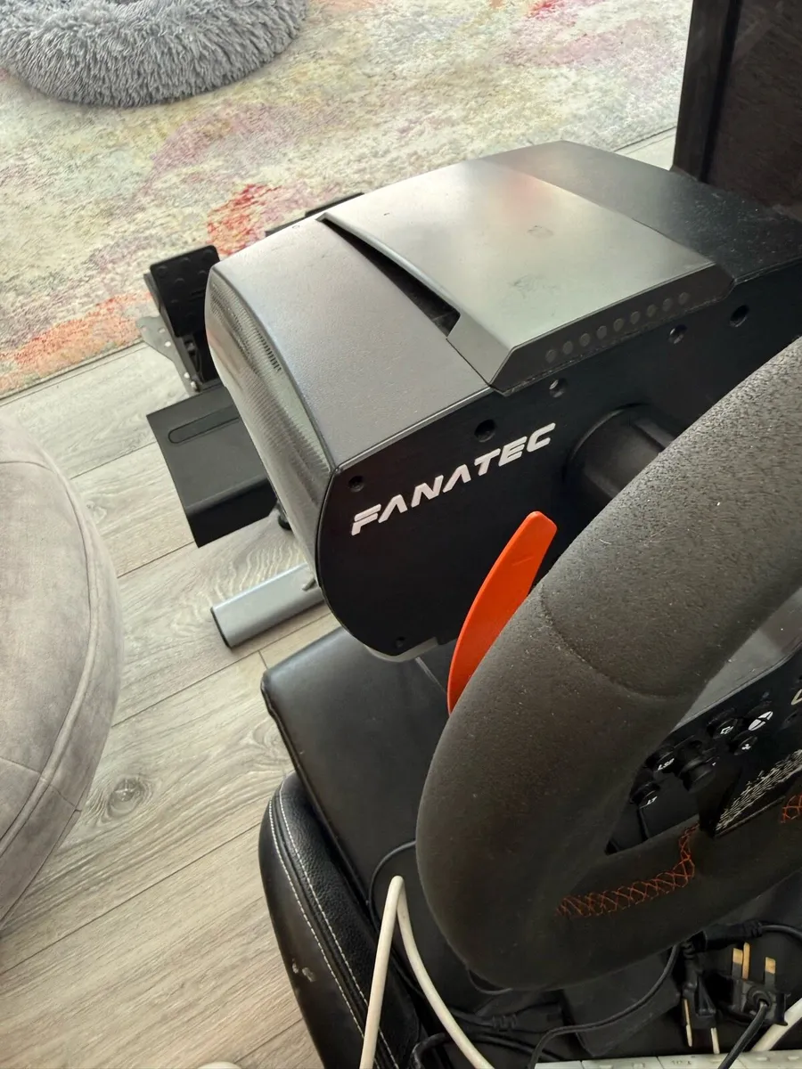 Fanatec W2C steering wheel pedals and Play seat - Image 2