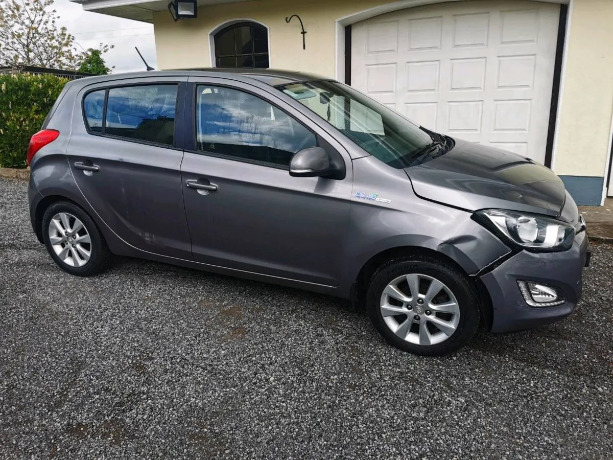 142 Hyundai i20 petrol - Image 1