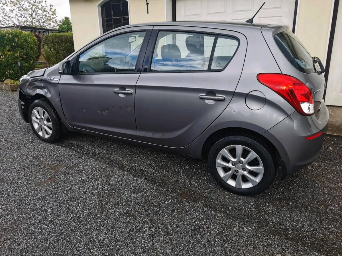 142 Hyundai i20 petrol - Image 3