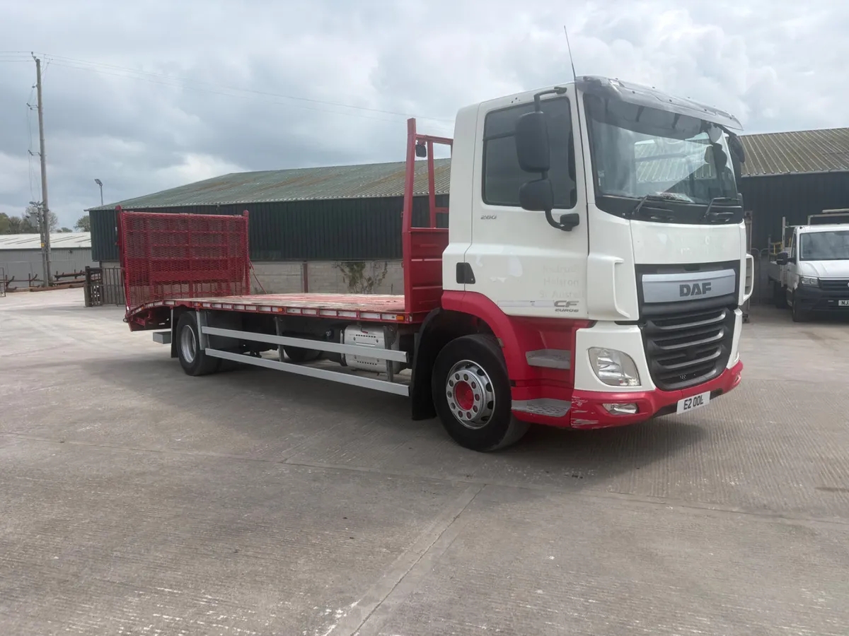 2017 DAF CF260FA Beavertail Plant Lorry - Image 1