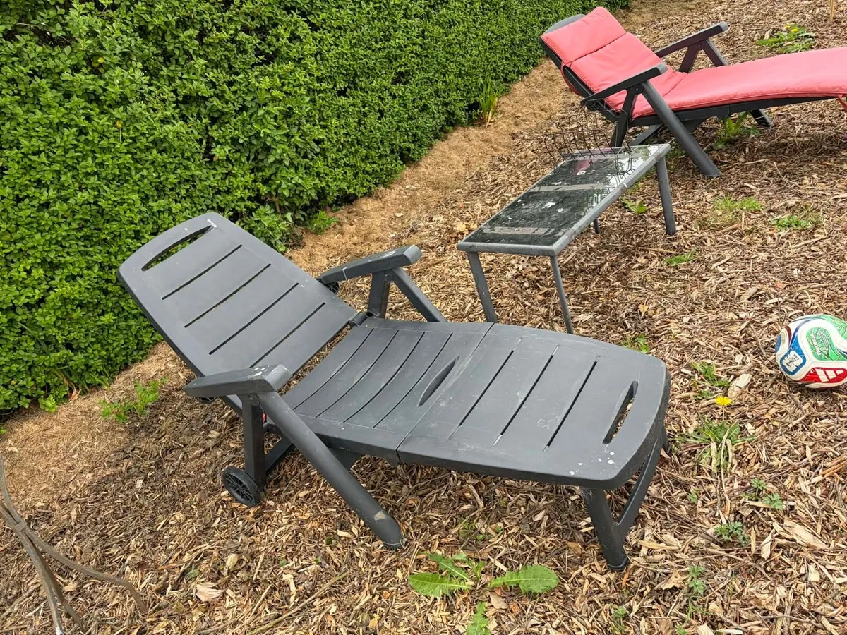 2 gardesun foldable chairs + 2 cushions + 1 table - Image 2