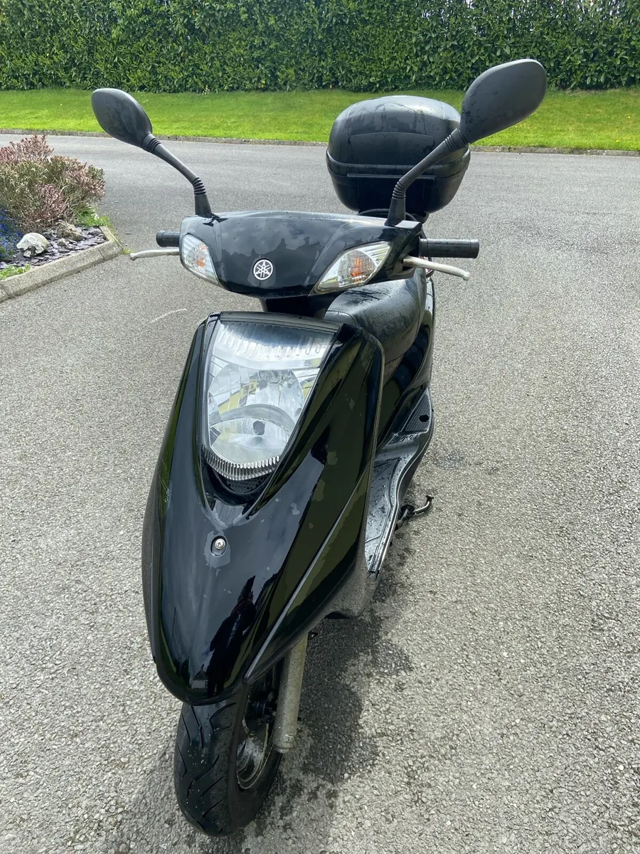 Yamaha 125 cc scooter - Image 2