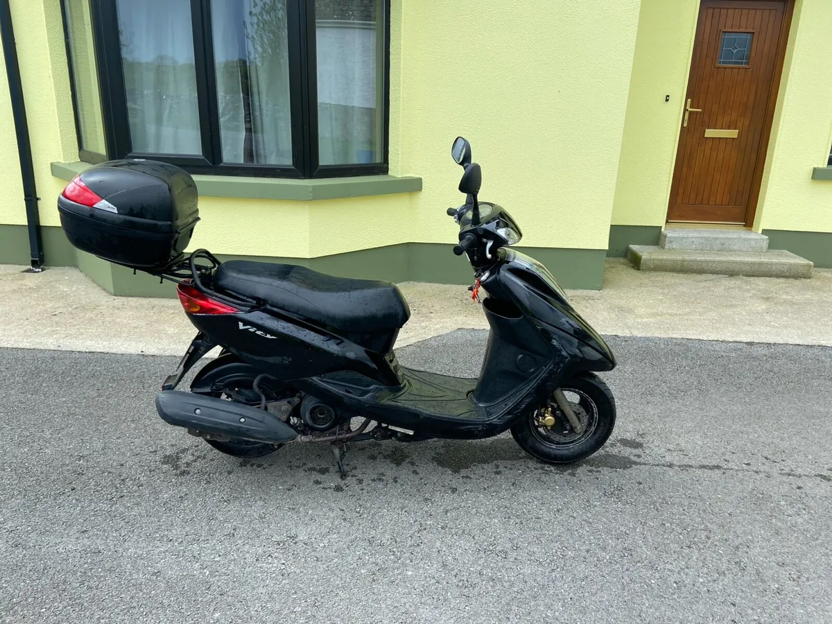 Yamaha 125 cc scooter - Image 3