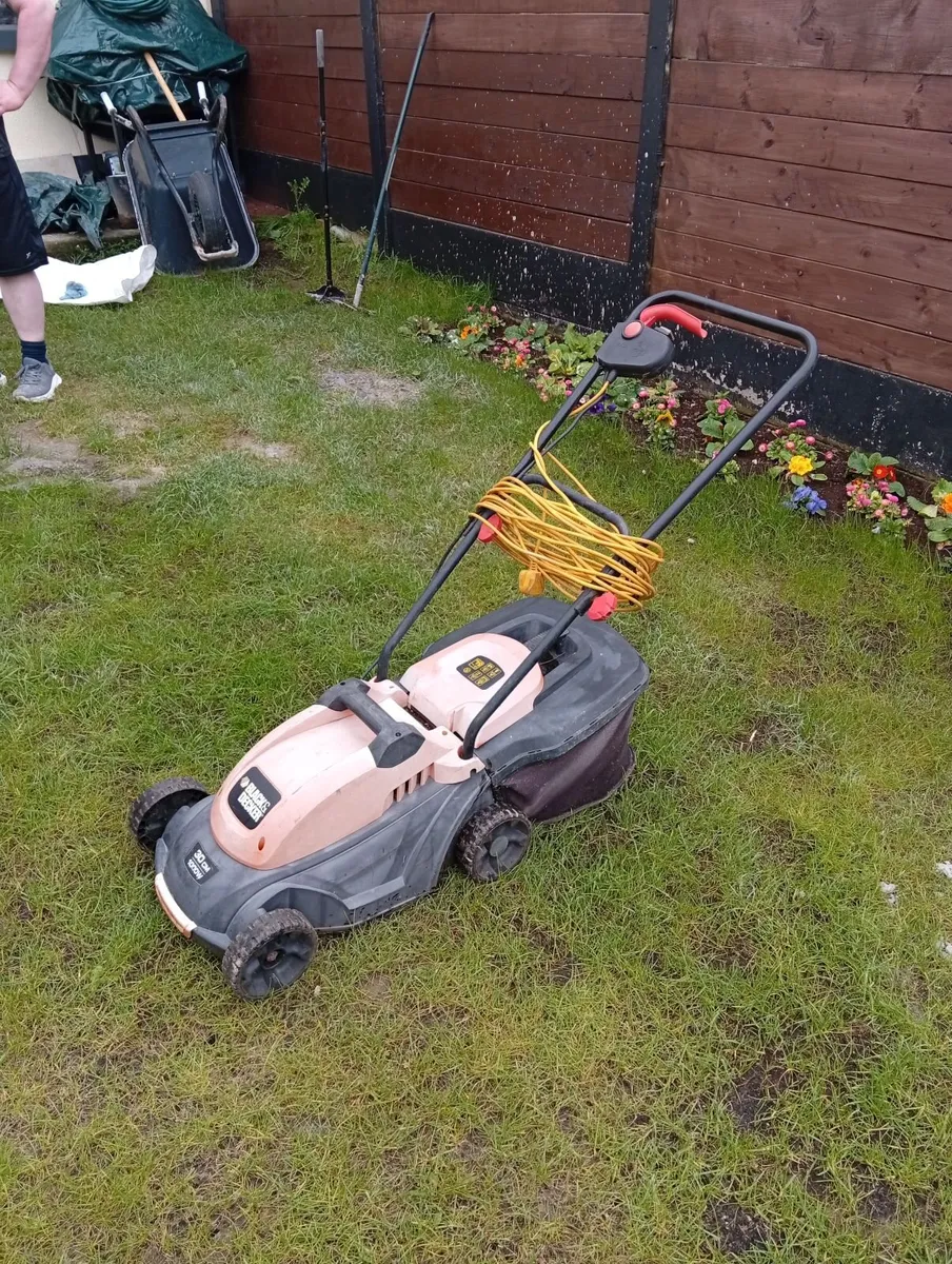Electric lawnmower - Image 1