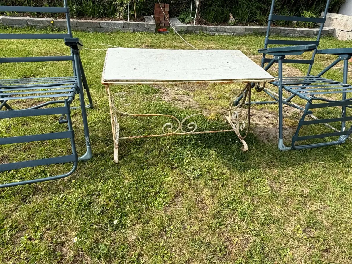 Folding Chairs and cast iron table garden - Image 2