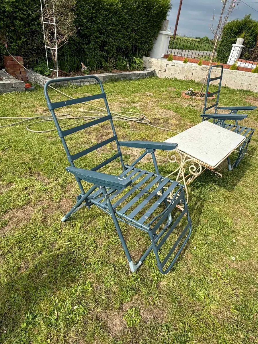Folding Chairs and cast iron table garden - Image 3