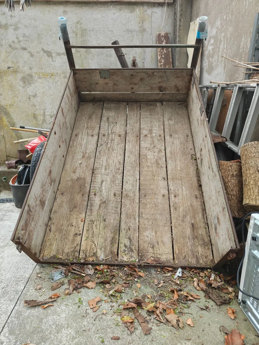 Trailer - Image 1