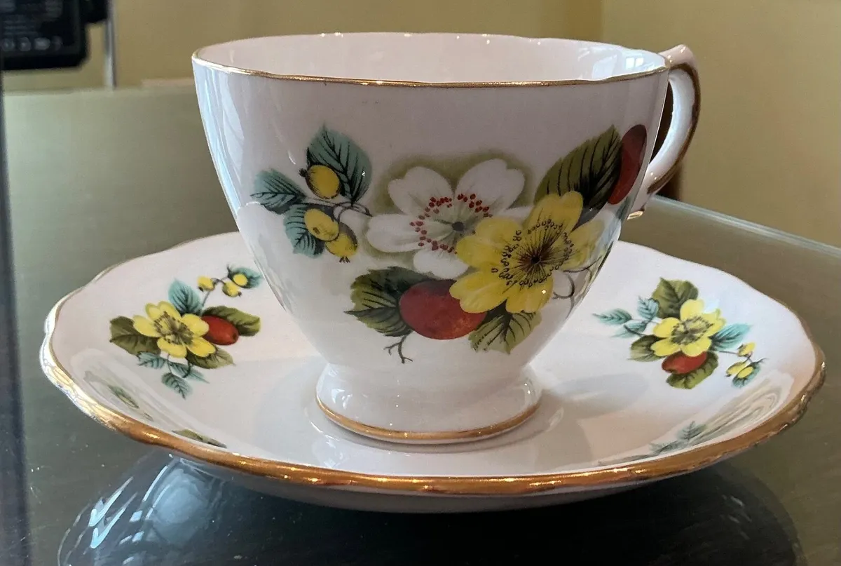Royal Vale bone china tea set - Image 2