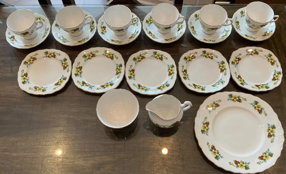 Royal Vale bone china tea set - Image 1