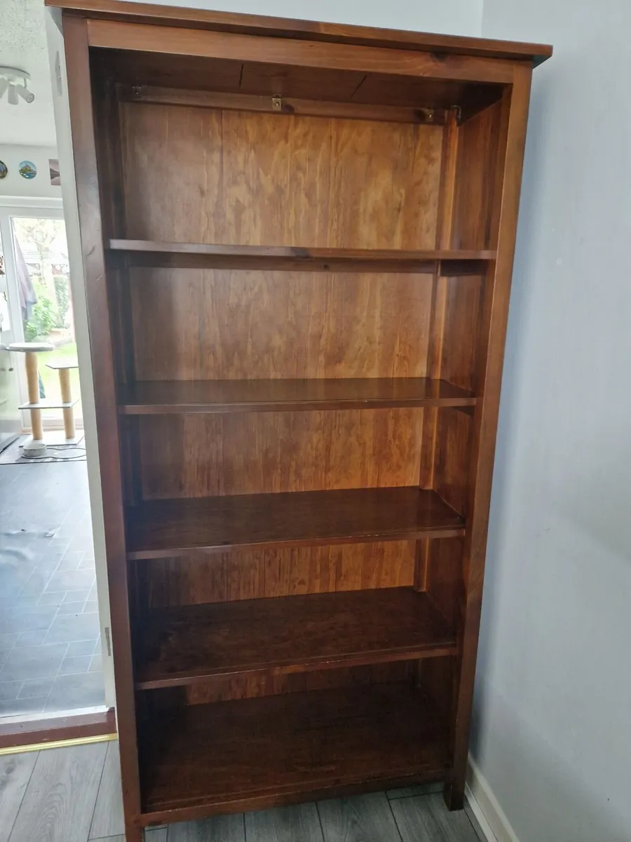 Book case and matching coffee table - Image 1