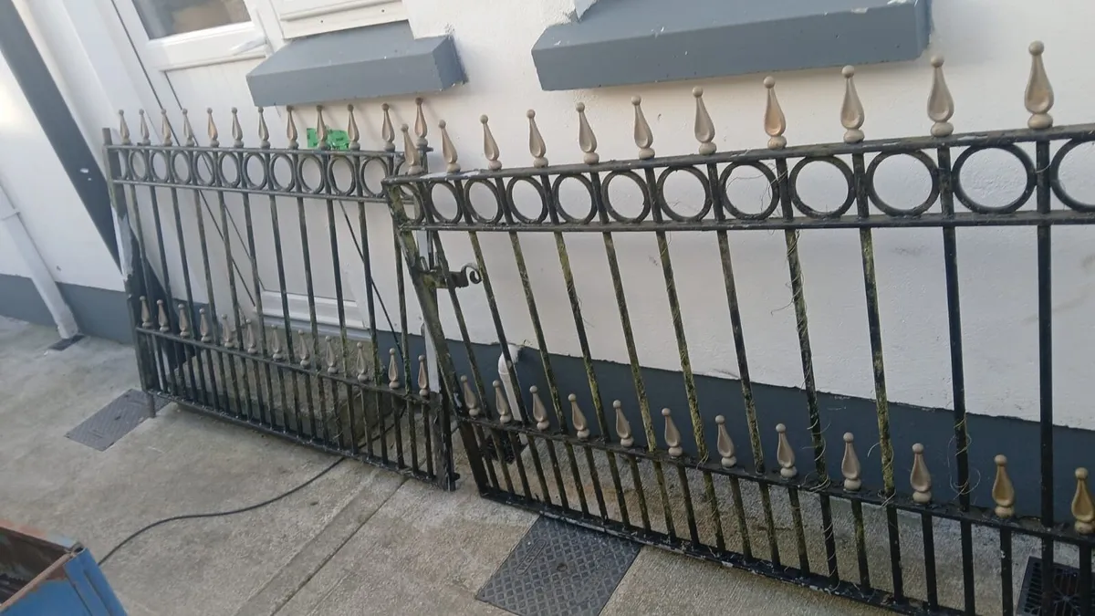 GATES - Image 1