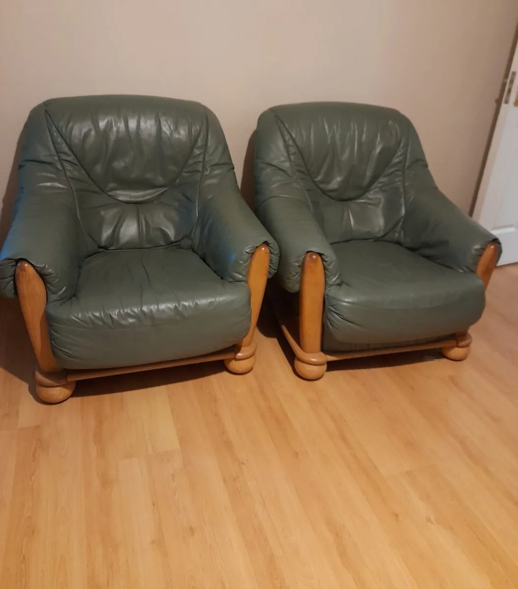 Sofa and two armchairs - Image 2
