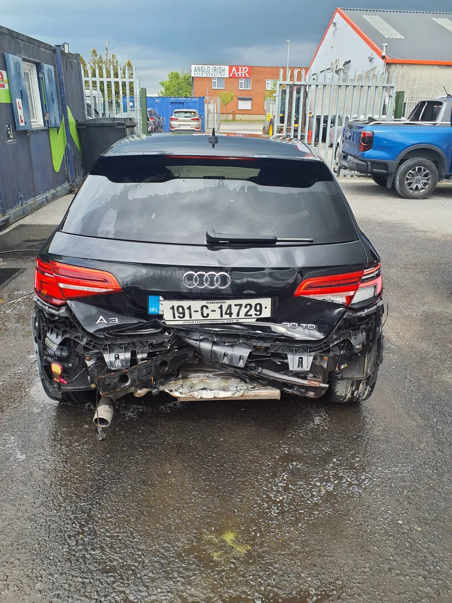 Audi A3 1.6 TDI S-Line 2019 driving - Image 4