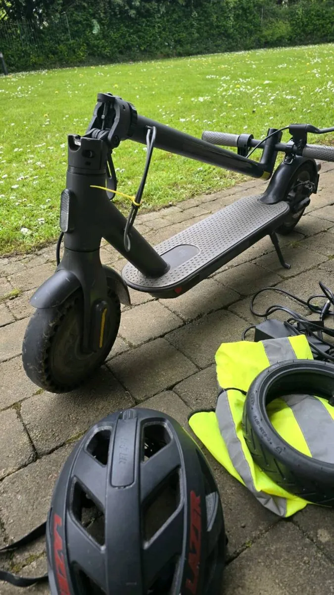 Xiaomi Mi Scooter, helmet,spare tyre, vest,€180 - Image 4