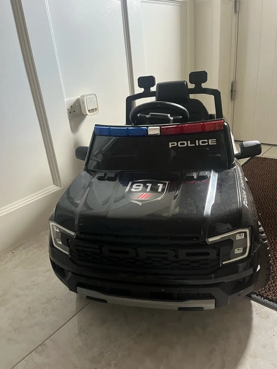 Remote control police car - Image 1