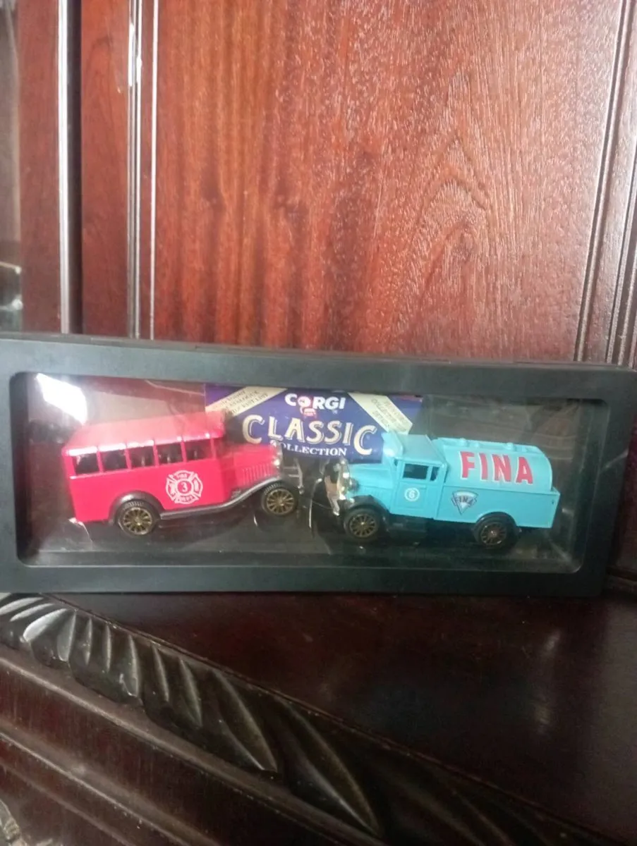 8 VINTAGE RARE CORGI CLASSIC DIE--CAST MODLE CARS. - Image 3