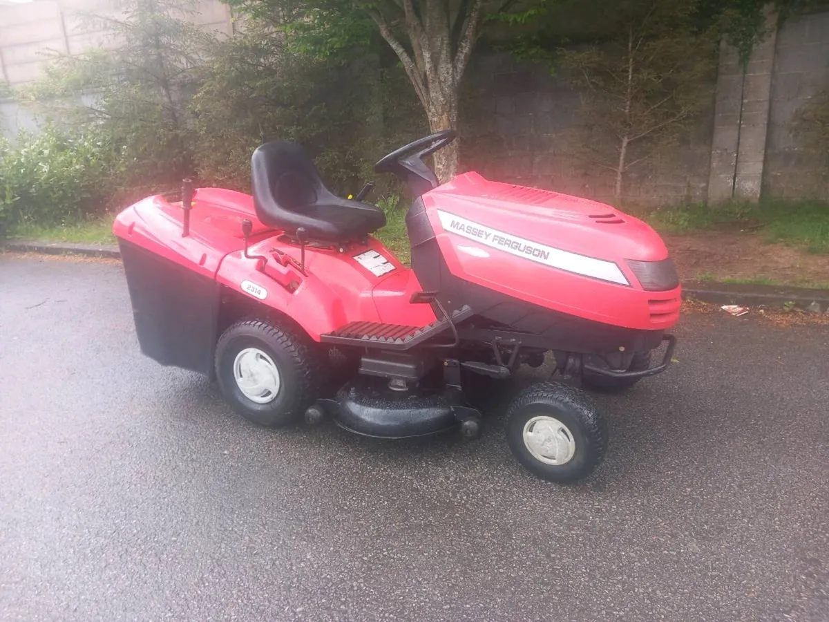 Ride on lawnmower - Image 1
