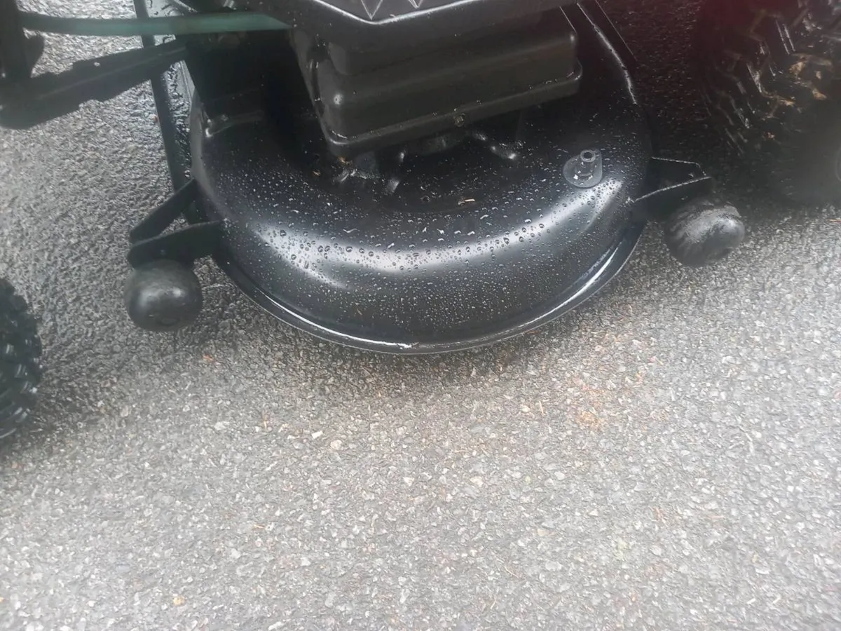 Ride on lawnmower - Image 3