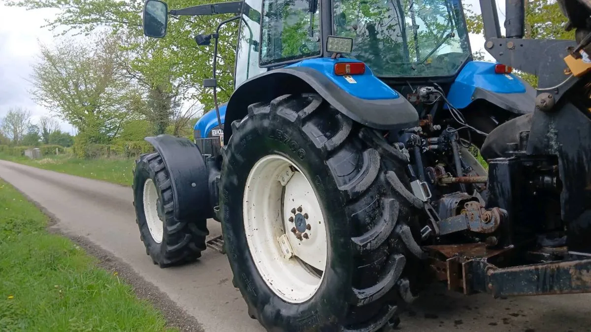 NEW HOLLAND TM125 - Image 4