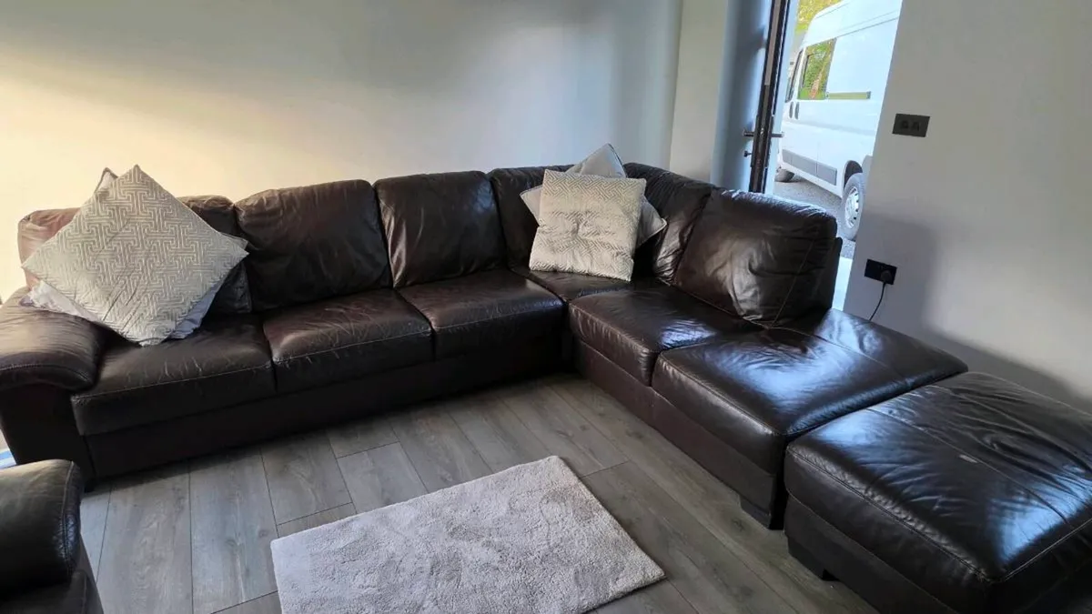 Leather 4 piece corner sofa - Image 2