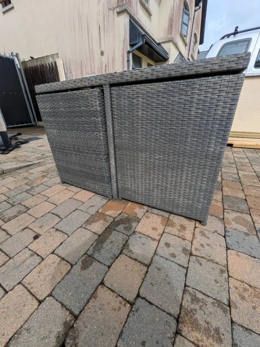 Grade. Furniture - rattan cube - Image 1