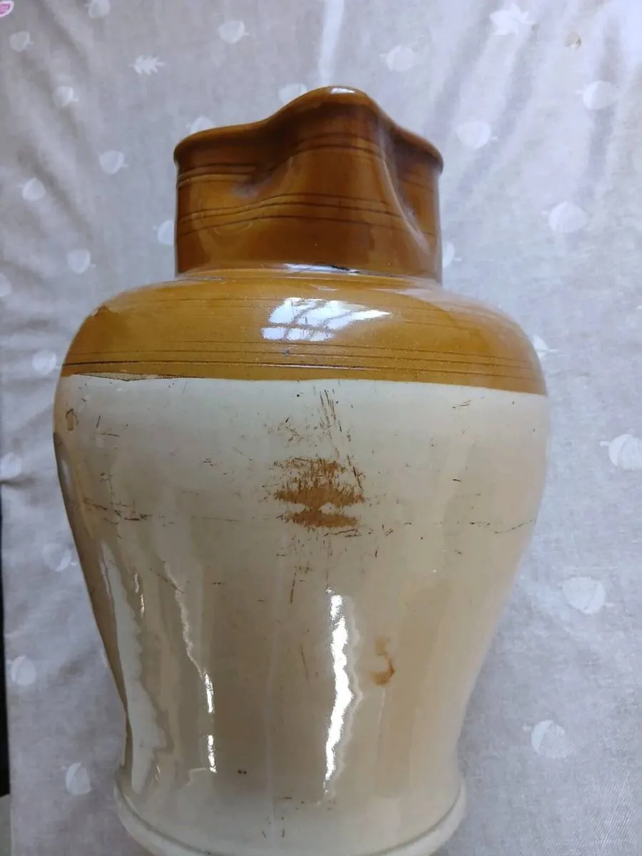 Old jug - Image 2