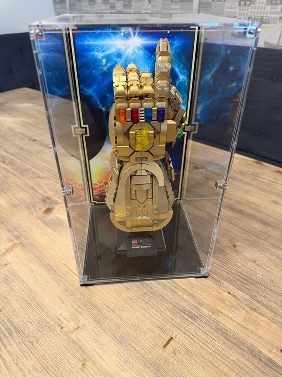 Lego Infinity Gauntlet 76191 in Wicked Brick Display Case - Image 1