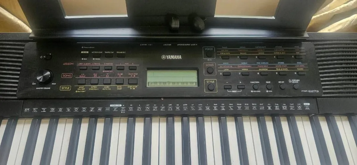 YAMAHA KEYBOARD - Image 2