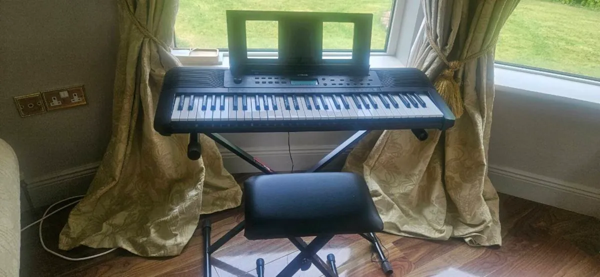 YAMAHA KEYBOARD - Image 1