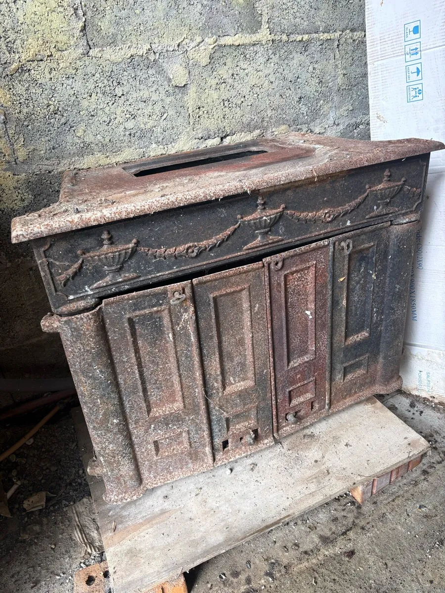 Old antique fireplace - Image 2