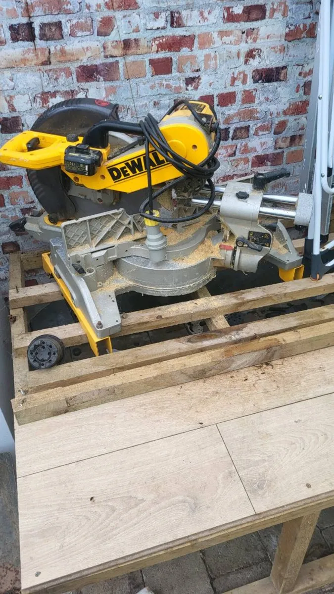 Dewalt mitre saw - Image 1