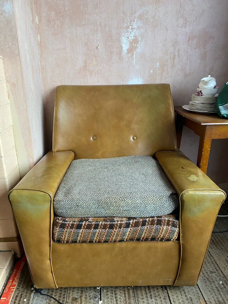 Free | Chairs & Storage Unit - Image 3