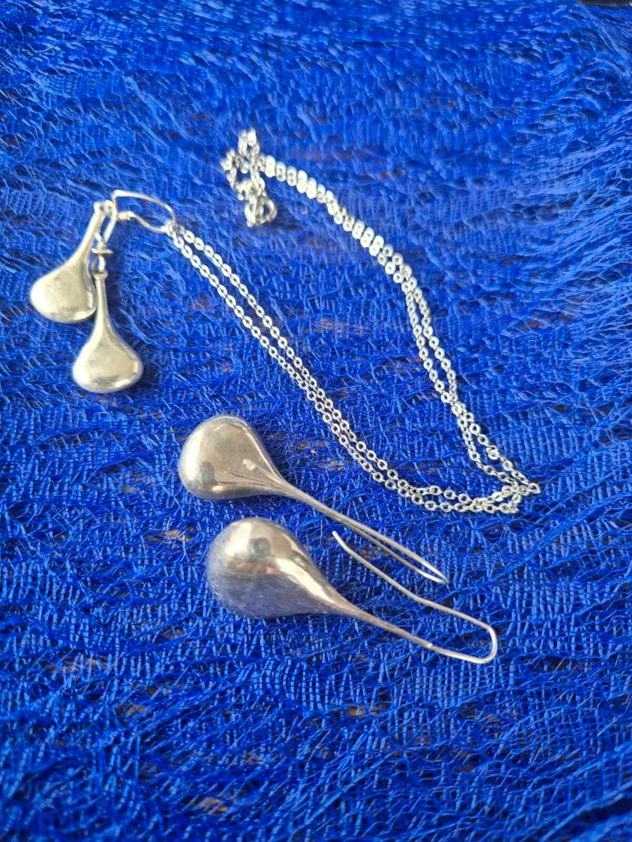 Silver pendant and earrings - Image 1