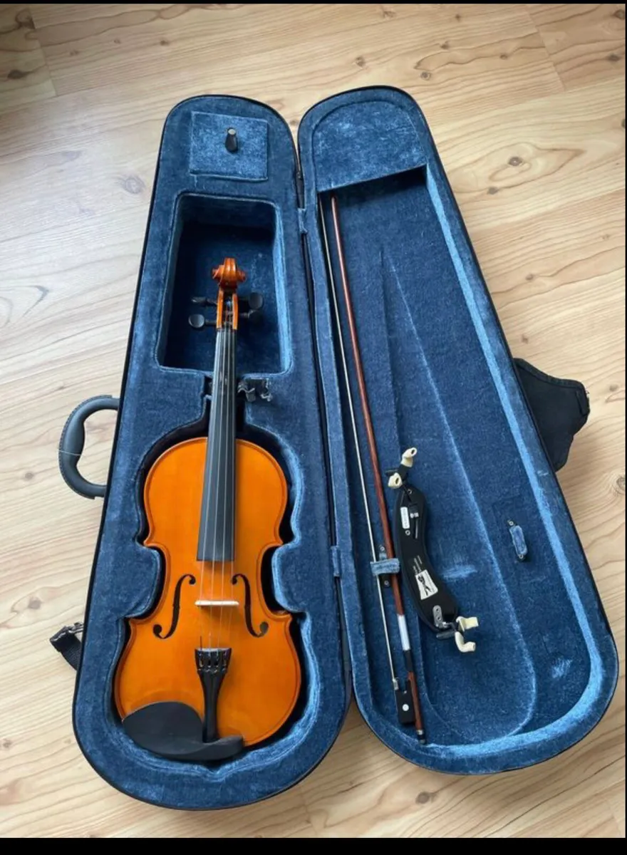 Valencia Violin with extras - Image 1