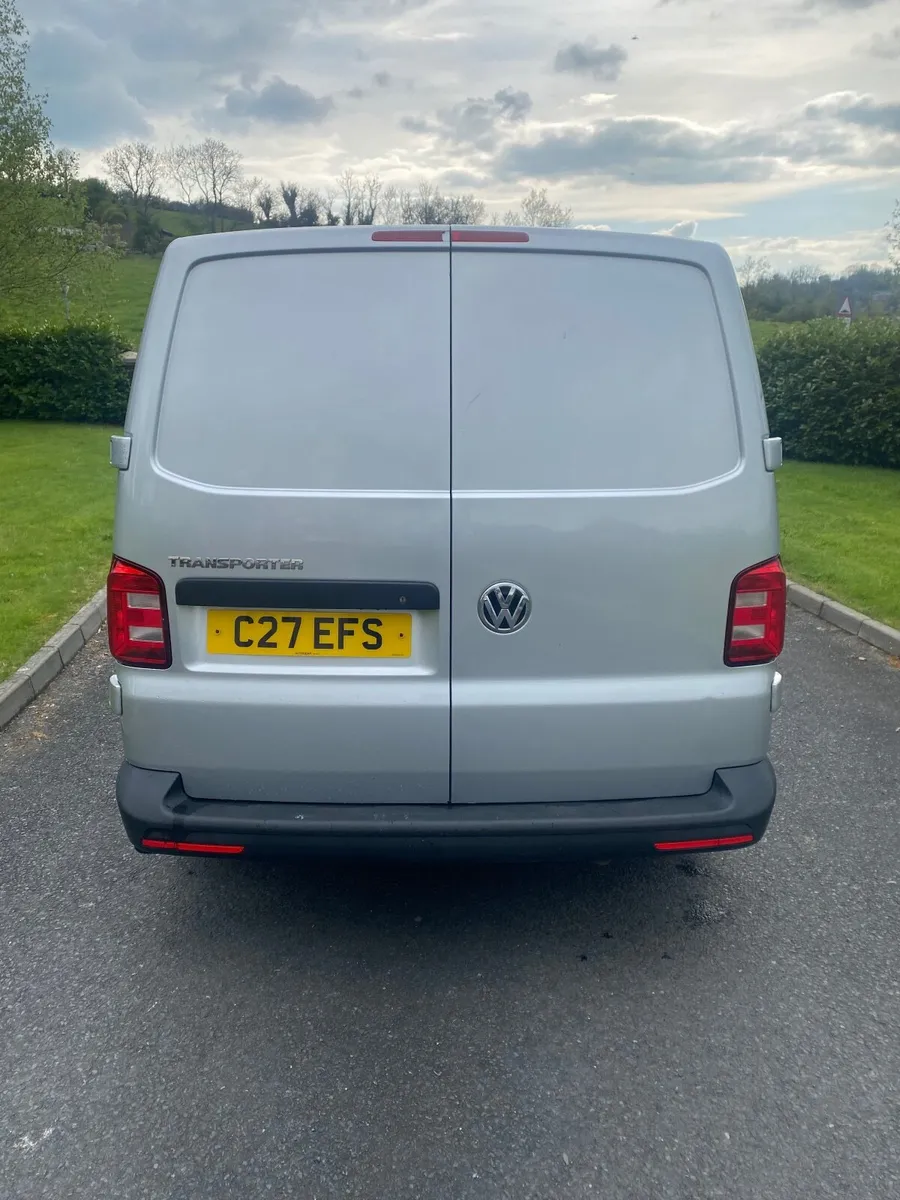 Volkswagen Transporter 2018 - Image 2