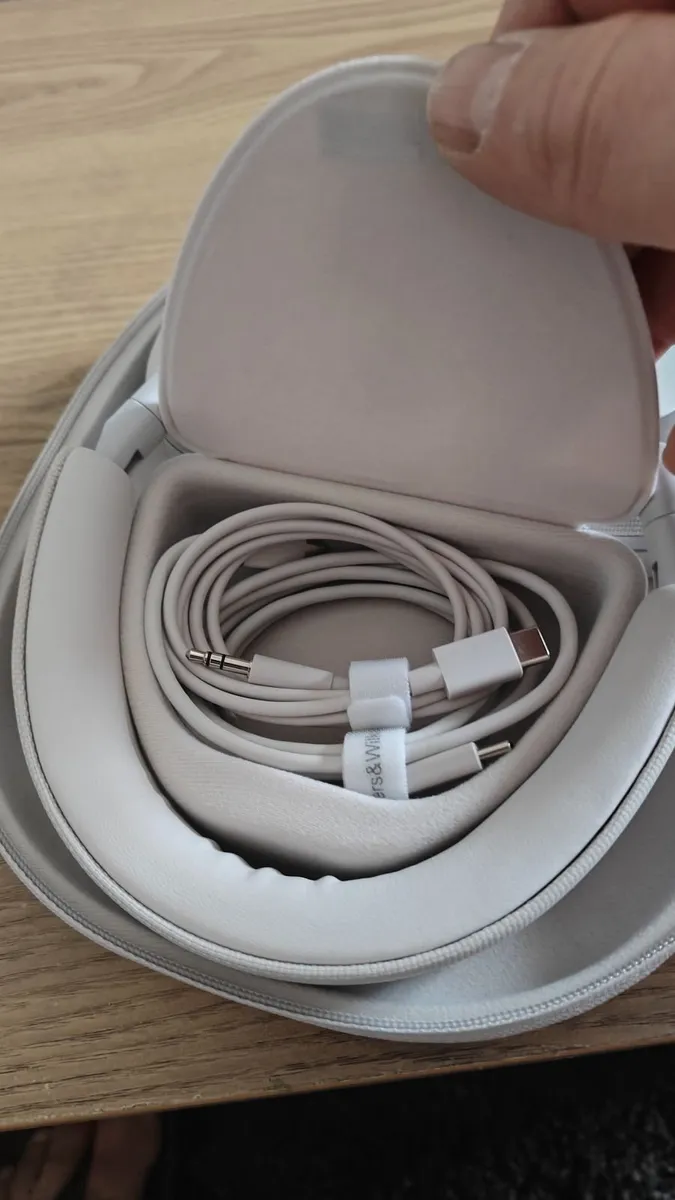 Bowers Wilkins px7 s2 Bluetooth headphones - Image 2
