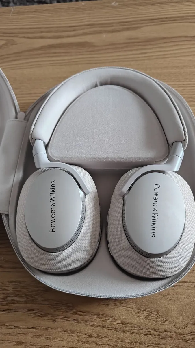 Bowers Wilkins px7 s2 Bluetooth headphones - Image 1