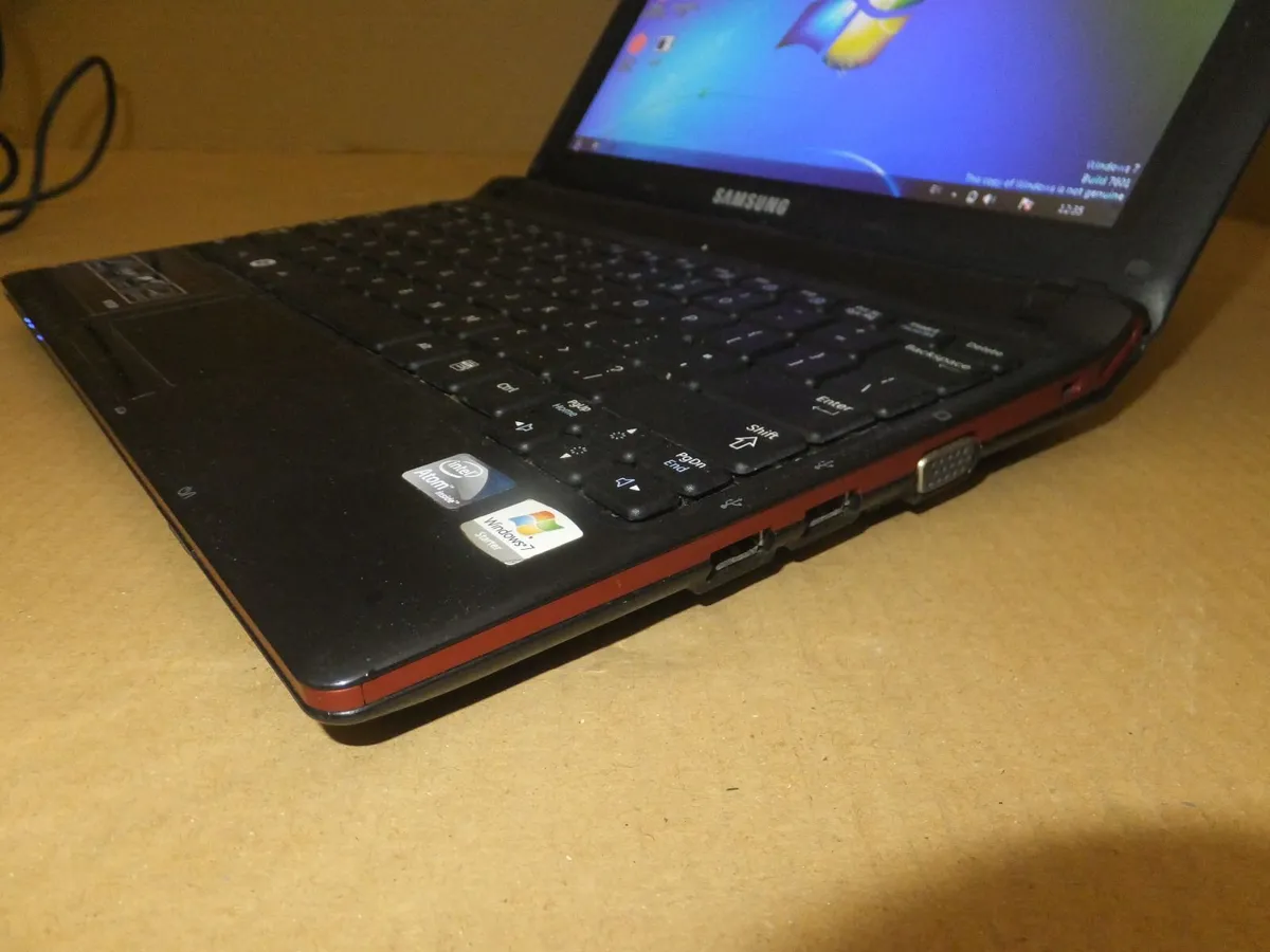 Samsung NP-150 mini laptop - Image 4