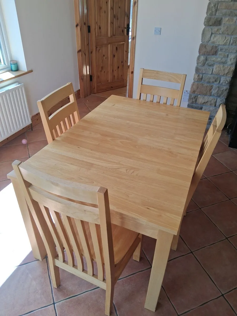 Table and chairs - Image 4