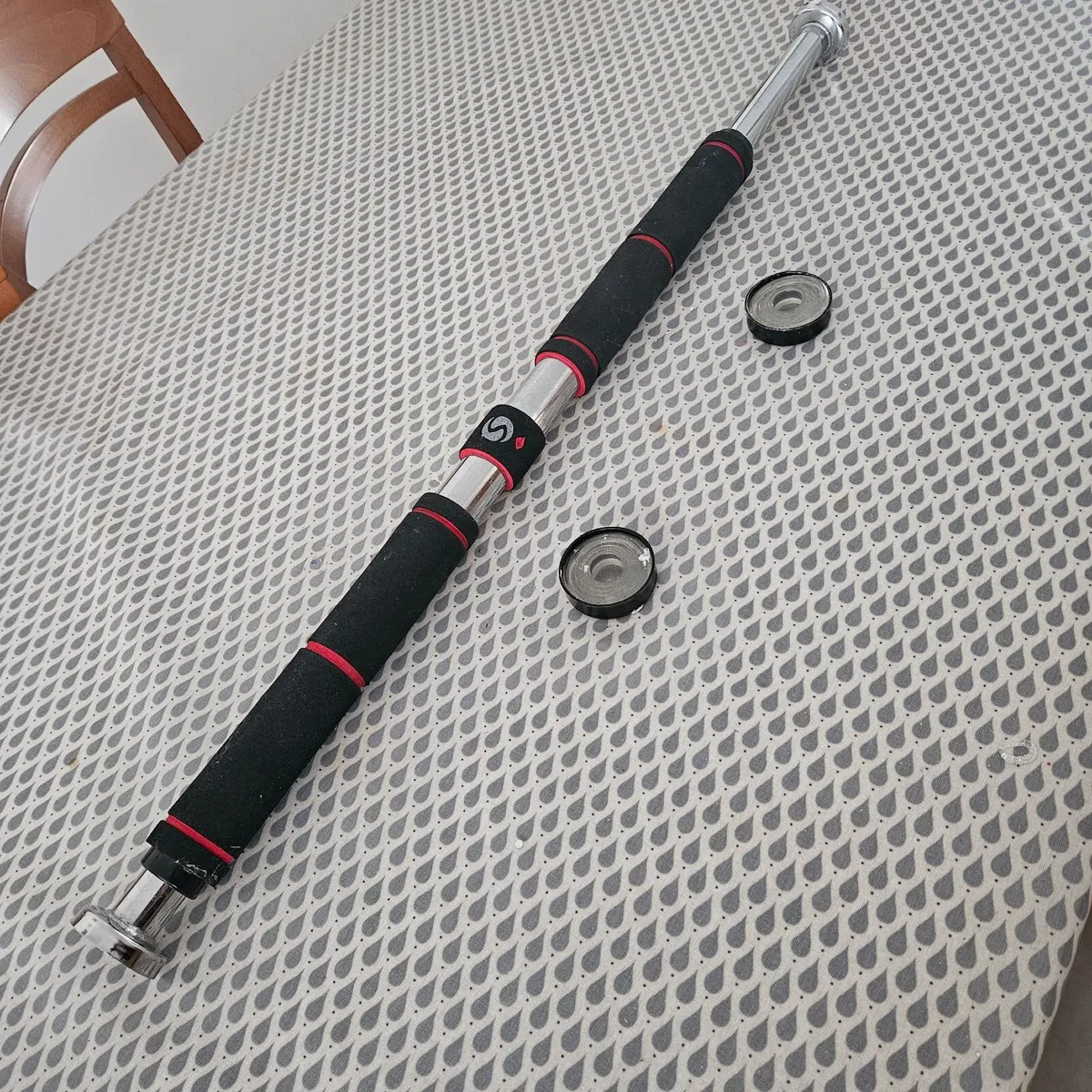 Door pullup bar