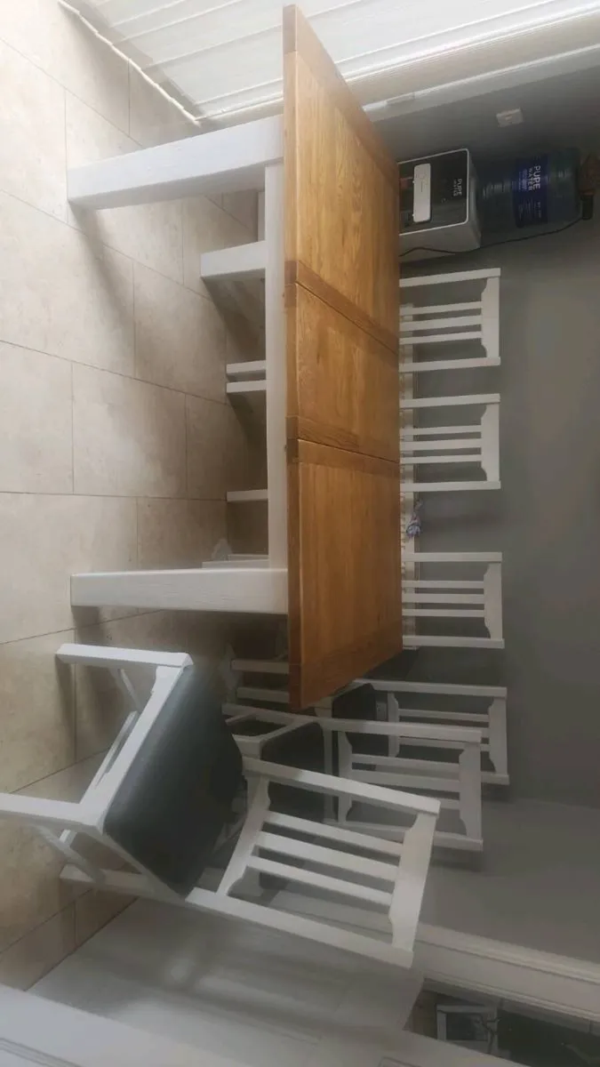 Extendable kitchen table & 6 chairs - Image 1