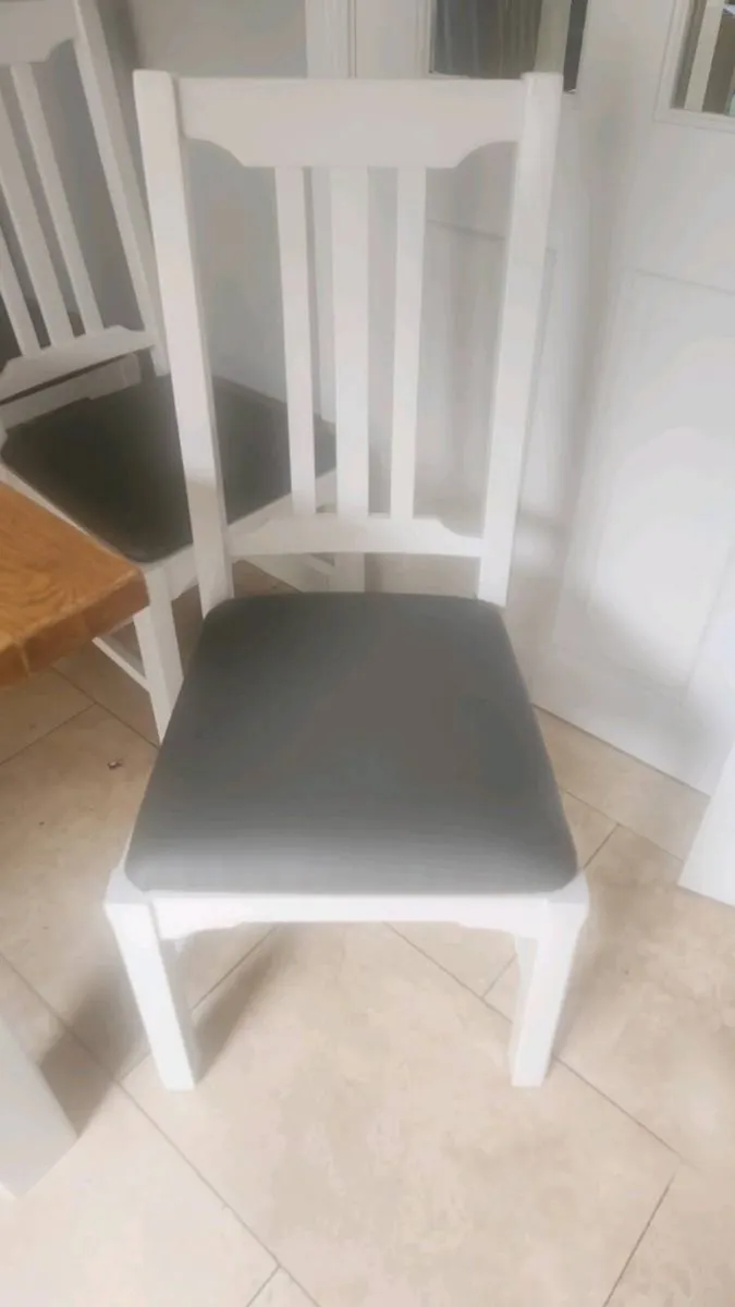 Extendable kitchen table & 6 chairs - Image 4