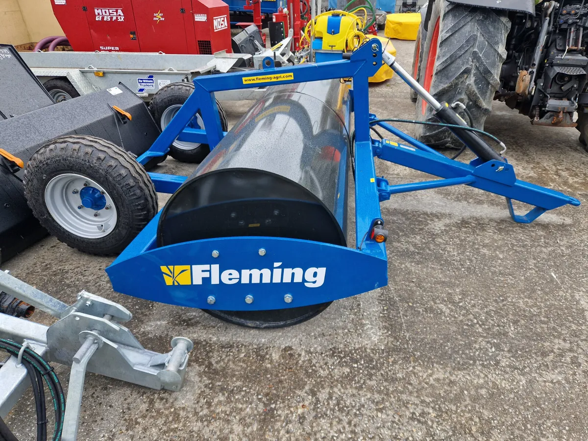 New Fleming 9ft roller on wheels - Image 1